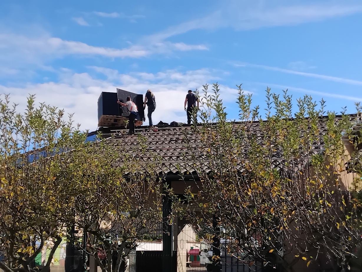 Bressolles_installation_des_panneaux